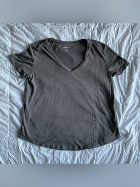 American Eagle V Neck Tee